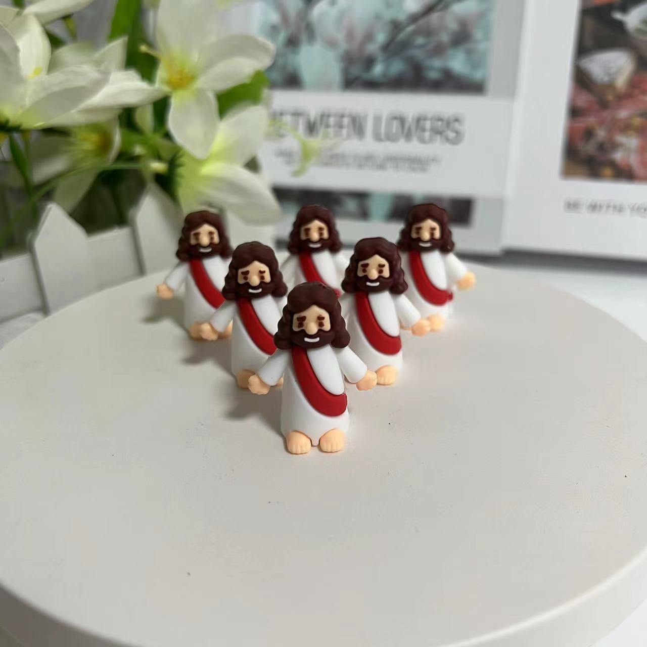 ✝️Mini Jesus Figurine – Faith Decor for Home & Car, Inspirational Christian Gift